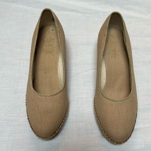 Tan Espadrelles Wedges Size 4
